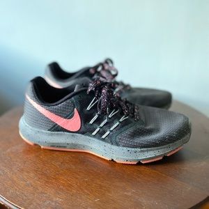 Women’s nike running sneakers size 8.5